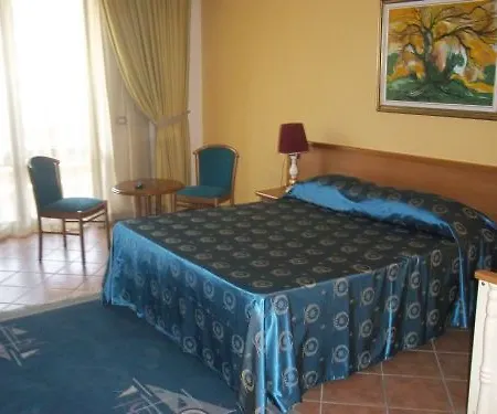 Grand Pameba Hotell Škalngur